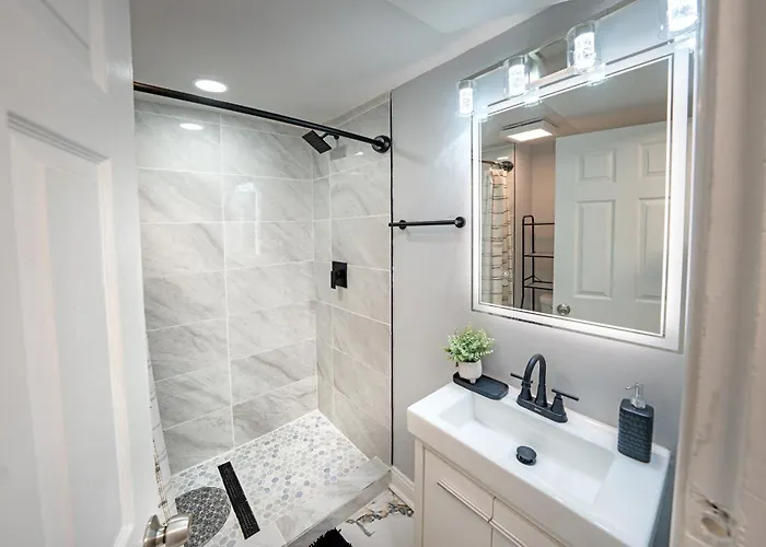 Modern 2br Gem Free Parking-10 Min Midway Airport-15 Min Dtwn